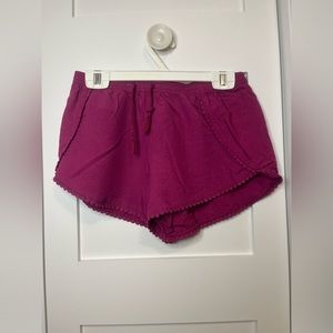 Hi, selling these nice-looking shorts for kids in size L.